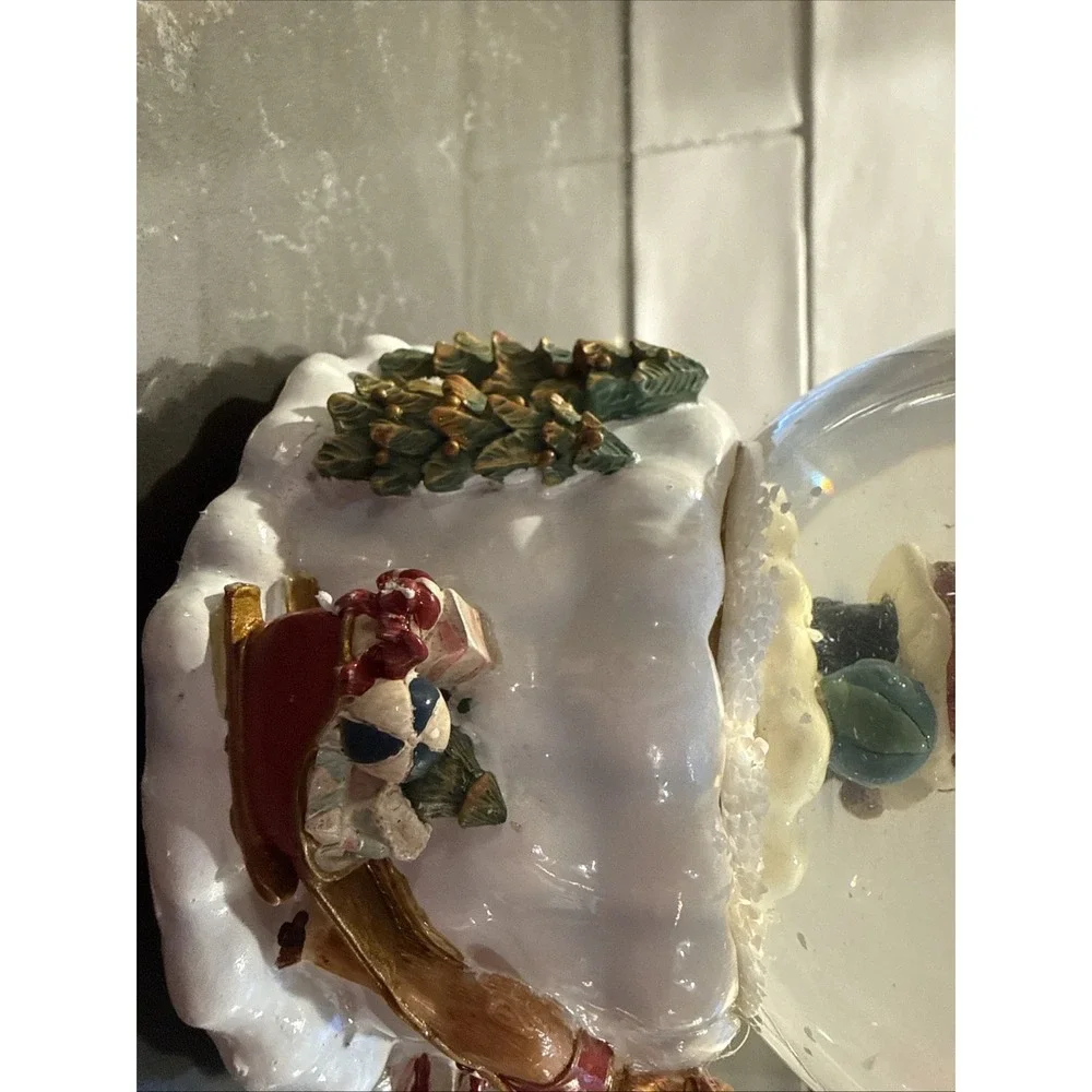 Santa Snow Globe Musical -
